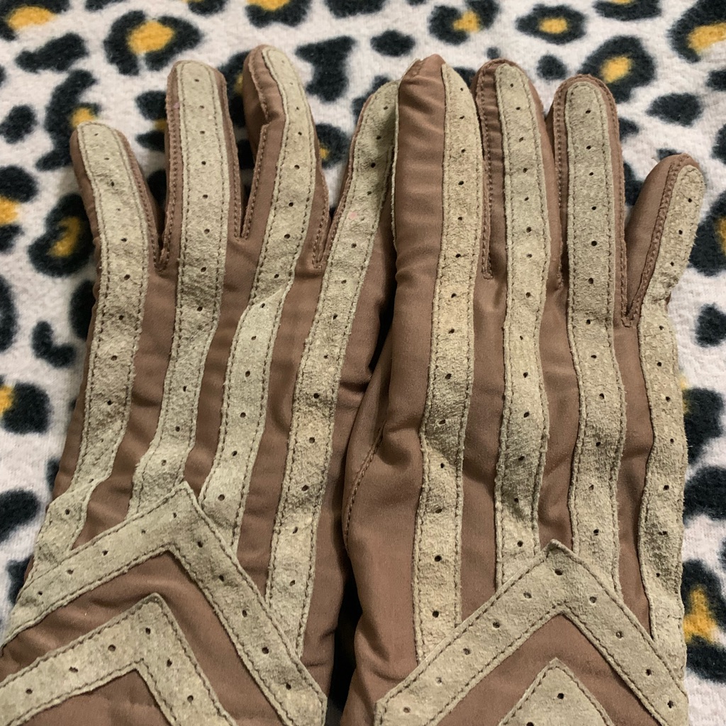 Isotoner Tan And Cream Gloves